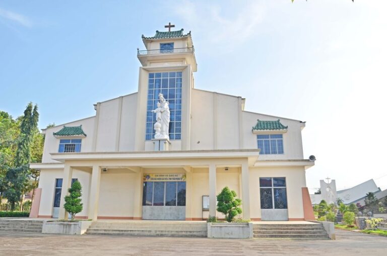 Giờ lễ Nhà thờ Hưng Lộc (H. Thống Nhất) Giờ lễ Nhà thờ Hưng Lộc (H. Thống Nhất)