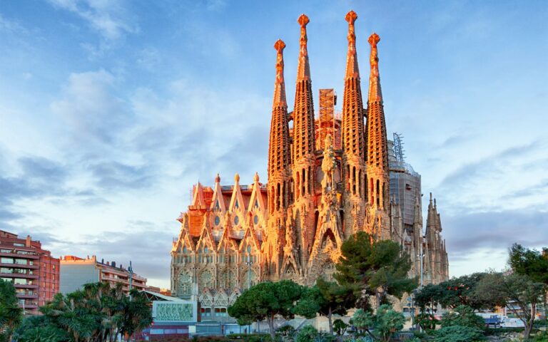 Quá trình xây dựng Vương cung thánh đường Sagrada Família lớn nhất thế giới gần 3 thế kỷ chưa xong