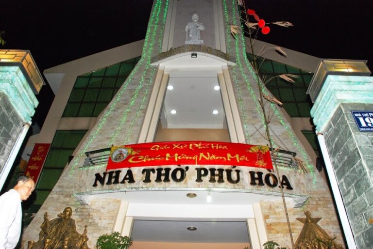 Giờ lễ Nhà Thờ Phú Hoà (Q. Tân Phú) Giờ lễ Nhà Thờ Phú Hoà (Q. Tân Phú)