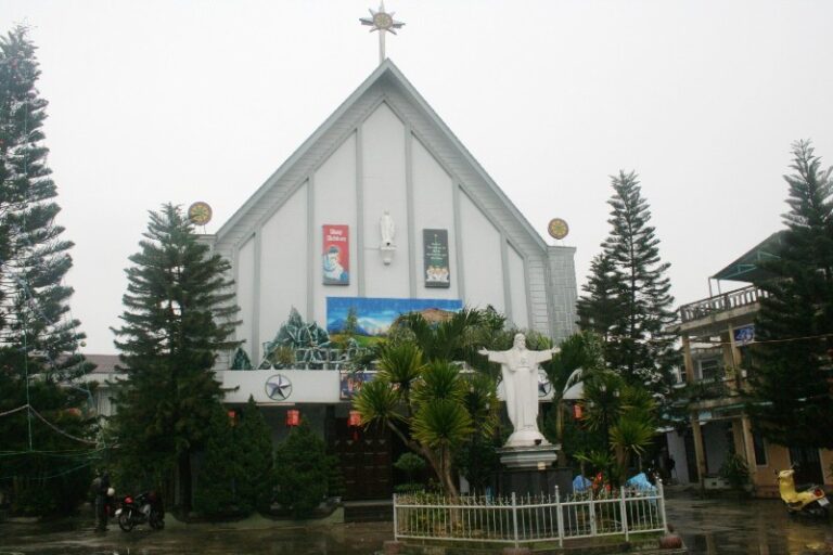 Giờ lễ Nhà Thờ Gia Hội (TP. Huế) Giờ lễ Nhà Thờ Gia Hội (TP. Huế)