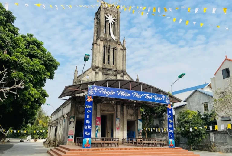 Giờ lễ Nhà Thờ Lam Điền (H. Chương Mỹ)