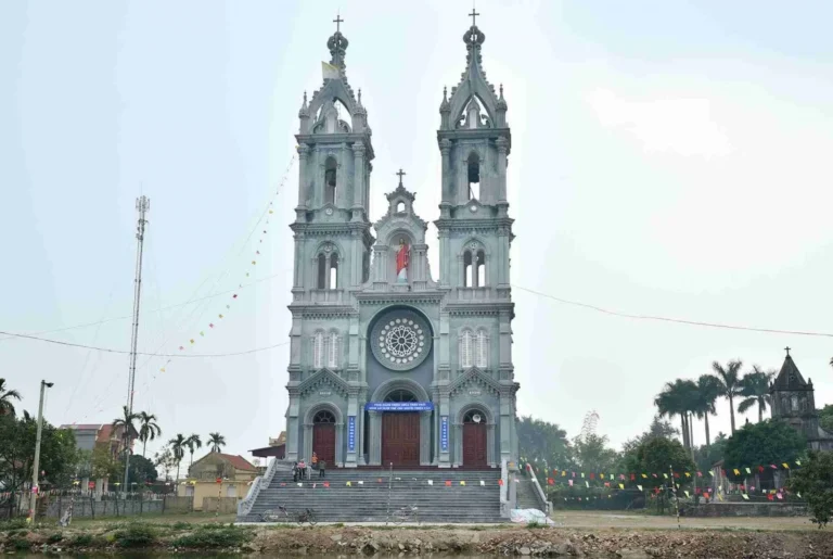 Giờ lễ Nhà Thờ Long Đầm (Tx. Duy Tiên)