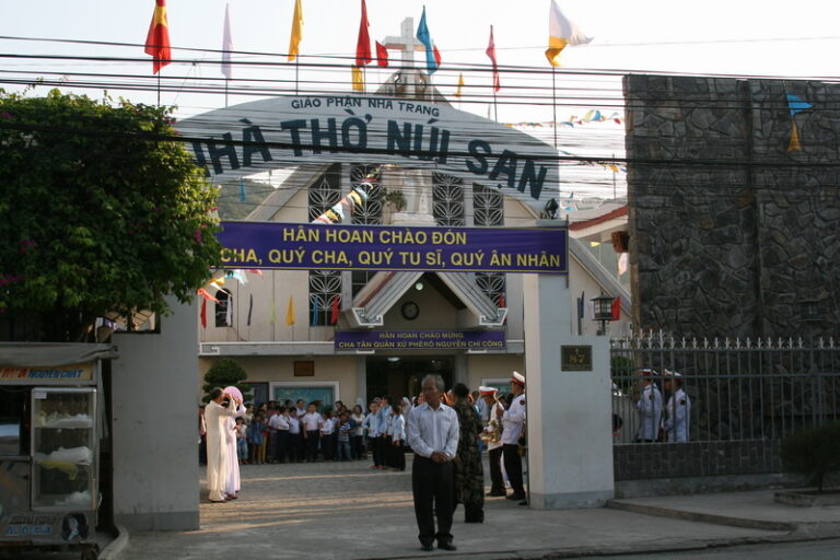 Giờ lễ Nhà Thờ Núi Sạn (TP. Nha Trang) Giờ lễ Nhà Thờ Núi Sạn (TP. Nha Trang)