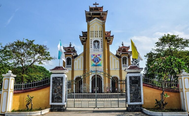 Giờ lễ Nhà Thờ Phú Hậu (TP. Huế) Giờ lễ Nhà Thờ Phú Hậu (TP. Huế)