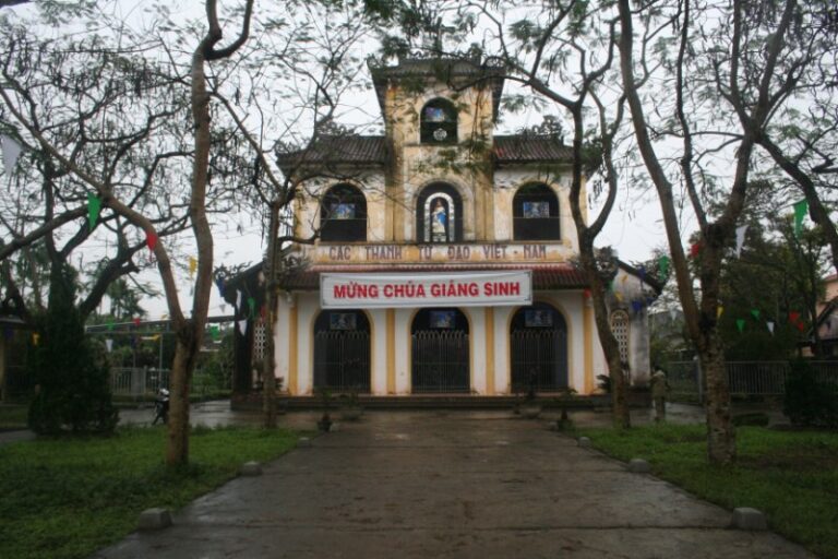 Giờ lễ Nhà Thờ Tây Lộc (TP. Huế) Giờ lễ Nhà Thờ Tây Lộc (TP. Huế)