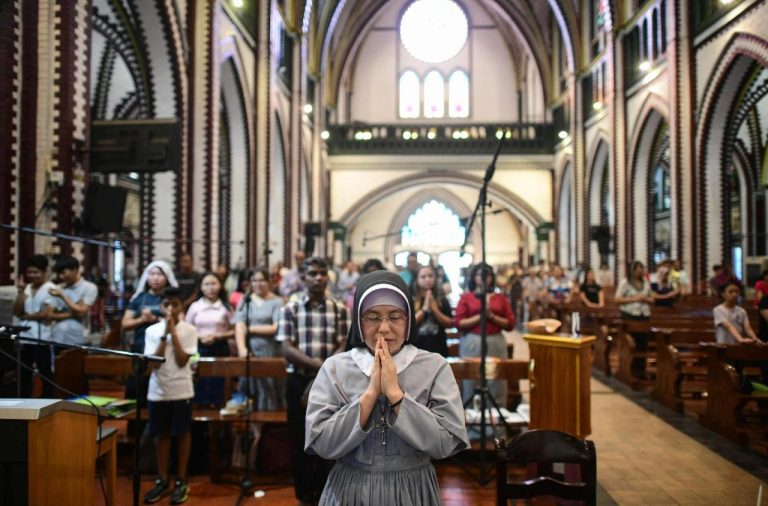 Lại một nhà thờ Công giáo ở Myanmar bị quân đội phá huỷ