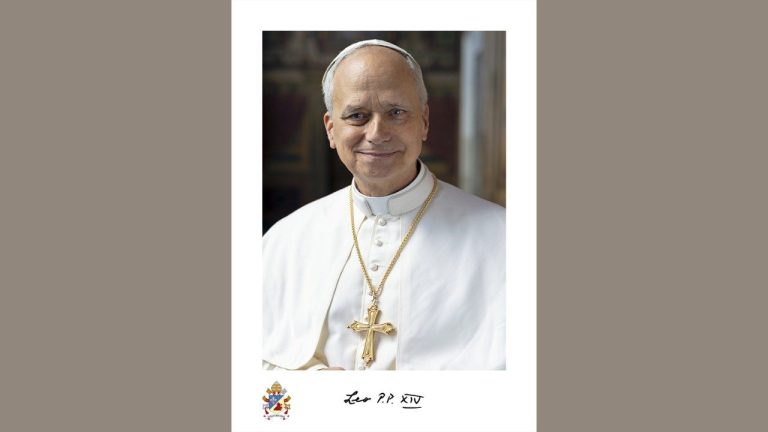 Hình chính thức chất lượng cao của Đức Thánh Cha Lêô XIV