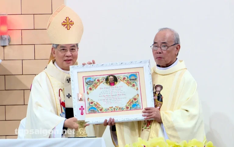GIÁO XỨ PHÁT DIỆM: HÂN HOAN MỪNG NGÂN KHÁNH LINH MỤC NHẠC SĨ RÔCÔ NGUYỄN DUY